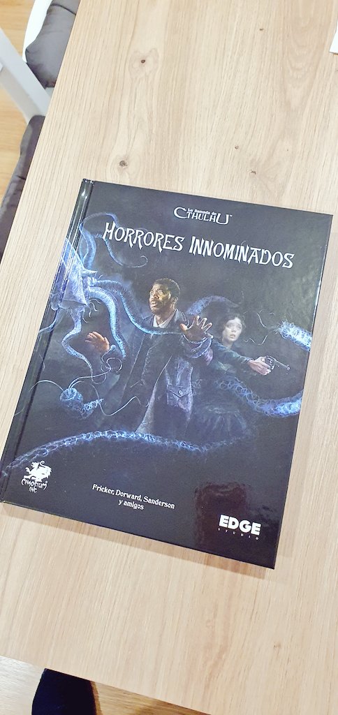 Romerus90's tweet photo. Tras leer la reseña de @tristanoberon no me quedaba otra. Eraa chispa que me faltaba para volver a encender la llama de los mitos! Y @EdgeStudioEs cada vez mimando más sus ediciones. 🔝🐙 https://t.co/Vyy99CbPIL