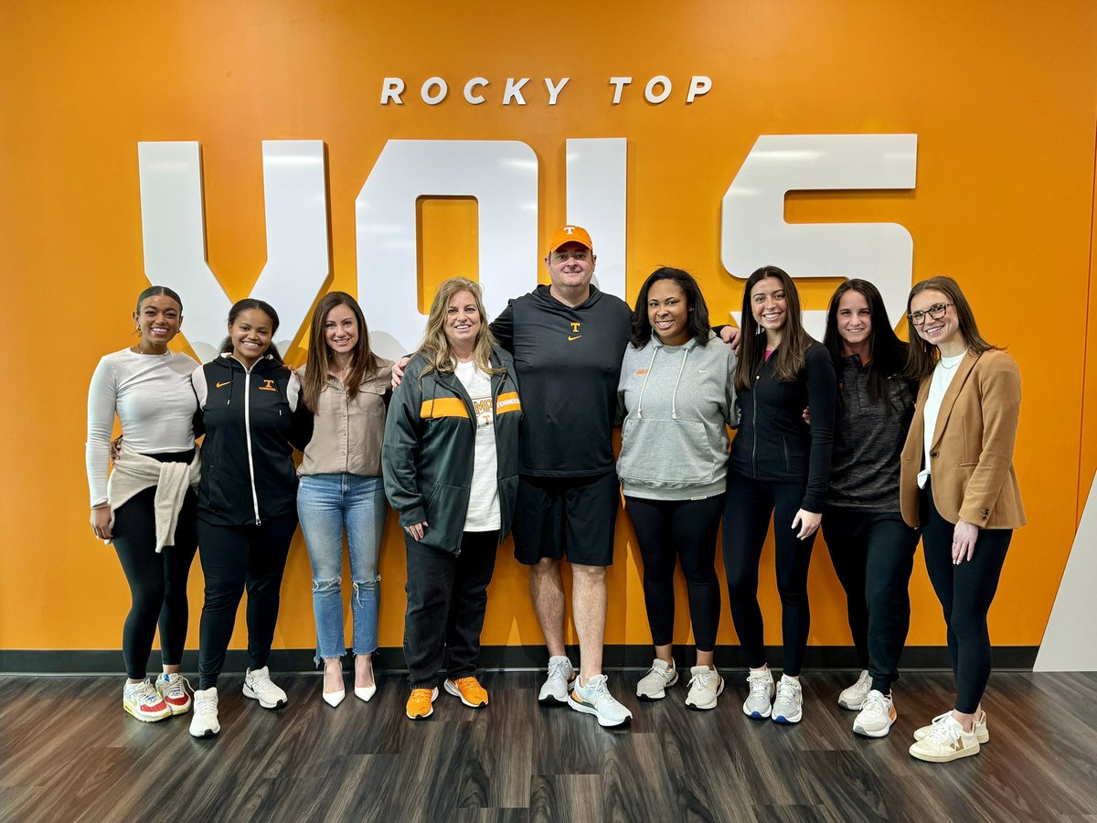 Surrounded by some of the best in the game! Happy National Girls and Women in Sports Day! #GBO 🍊 #NGWSD