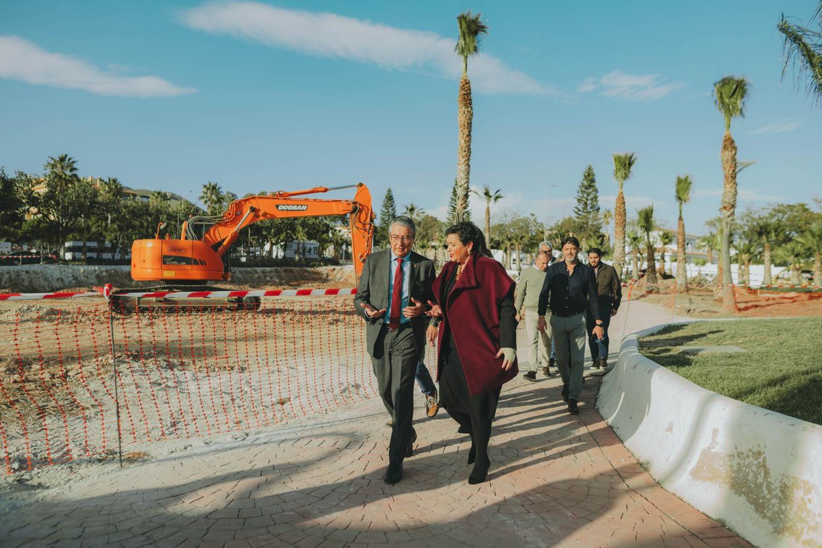 margadcm's tweet photo. Gracias a @diputacionMLG y su Presidente por el apoyo para ayudarnos a construir el Torremolinos con el que soñamos. No he podido tener mejor ayuda para poner esta primera piedra en nuestro futuro pabellón como podéis ver en las fotos. Sigamos trabajando juntos. https://t.co/iaGZph56Bb