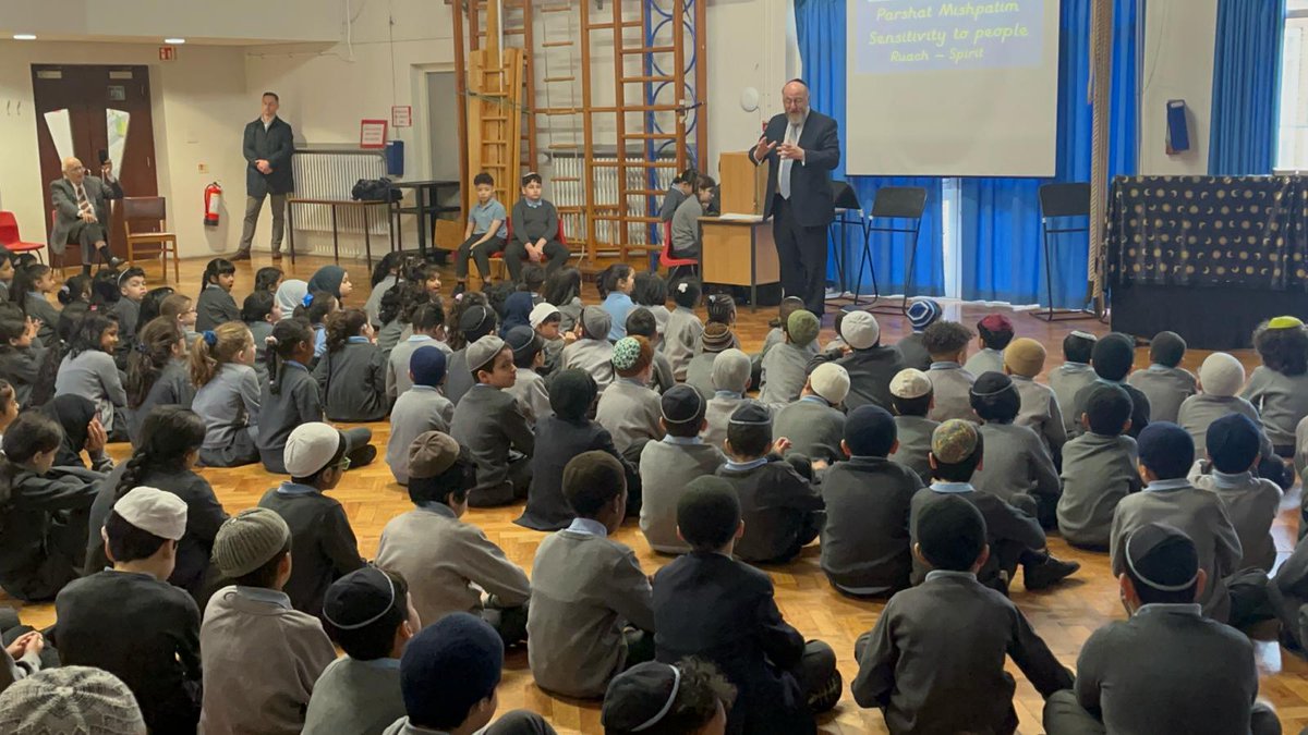 chiefrabbi's tweet photo. "You can realise your potential and have a positive impact on our society, by making use of your own unique talents." 

I greatly enjoyed my visit to King David Primary School, Birmingham and engaging with its wonderful pupils, teachers and parents. https://t.co/tegxOtTqly