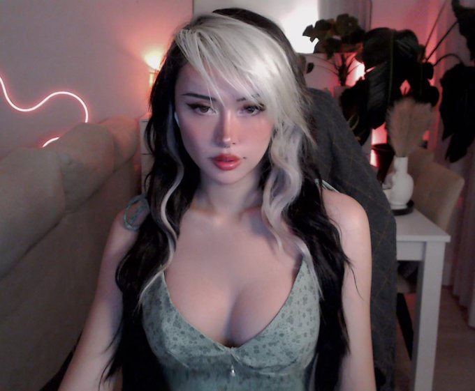 webcam girl https://t.co/gnX2BuNuuh<a href="/tag/wowcosplay"class="tags"><span>#wowcosplay</span></a>