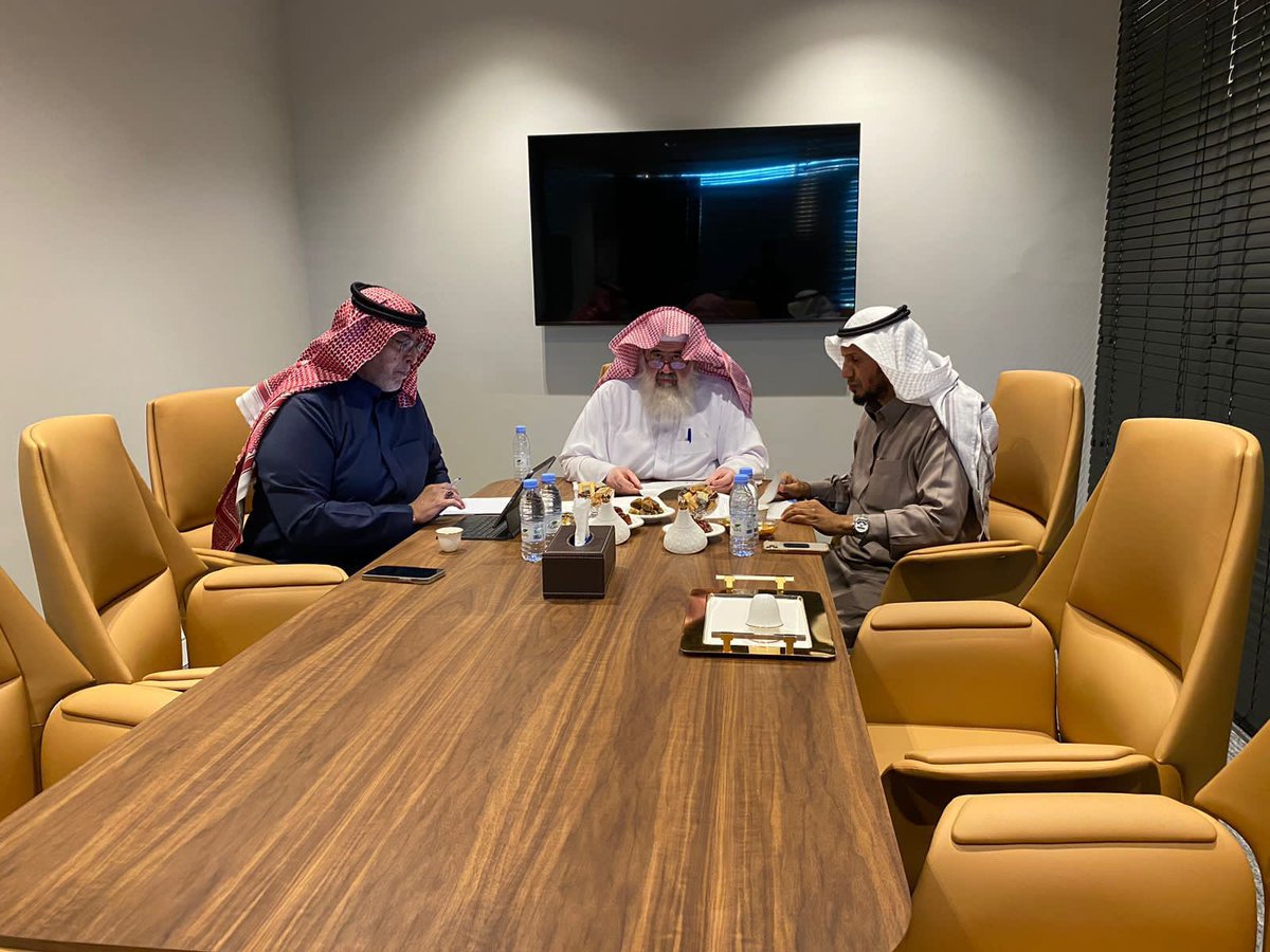 thadiq91's tweet photo. بحمد لله وتوفيقه تم التفاوض  بين رئيس مجلس إدارة الجمعية التعاونية متعددة الاغراض في محافظة ثادق محمد بن حمد الماجدومندوب شركة الدريس البترولية لتأجير محطة الجمعيه  تحت الإنشاء بكامل مكوناتها وبحضور المسؤول المالي ناصر بن ابراهيم العويدي https://t.co/2o5tuTBAak