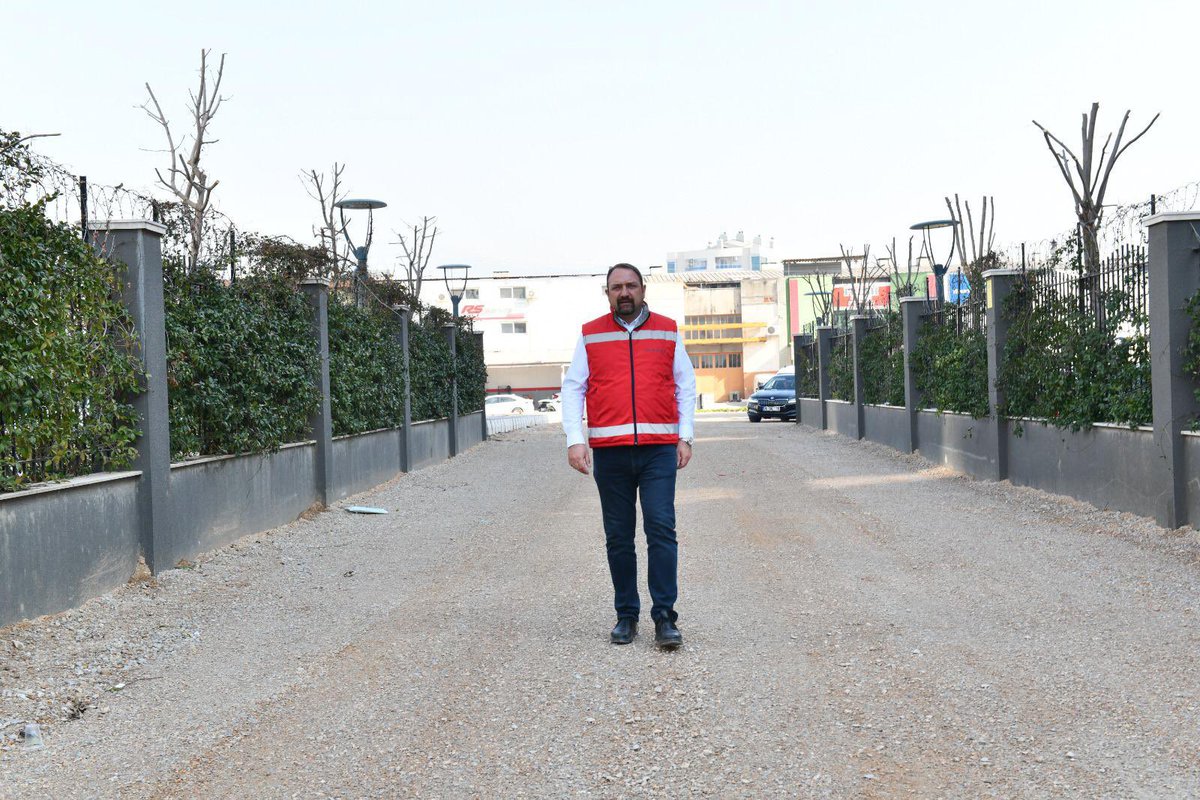 utkugumrukcu's tweet photo. Ataşehir Mahallesi 8229/3. sokakta Ataşehir Modern Sitesi ve Gökkuşağı Anaokulu arkasında yapımına başladığımız yeni yol ve otopark çalışmamız devam ediyor. Çalışmalarımızı en kısa sürede tamamlayıp hemşehrilerimizin hizmetine sunacağız. https://t.co/vhcLwktp45
