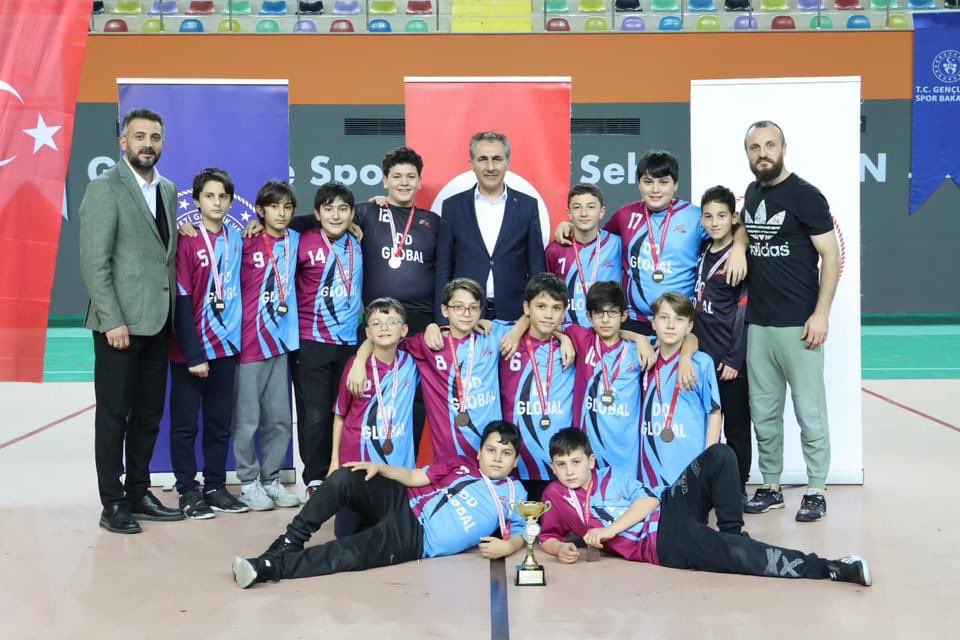 Küçükler Hentbol İl Birinciliği müsabakalarının final maçını izleyerek dereceye giren sporculara ödüllerini takdim ettik.
Katılan takımları ve sporcularını kutlarım.

📍Beşirli Çok Amaçlı Spor Salonu