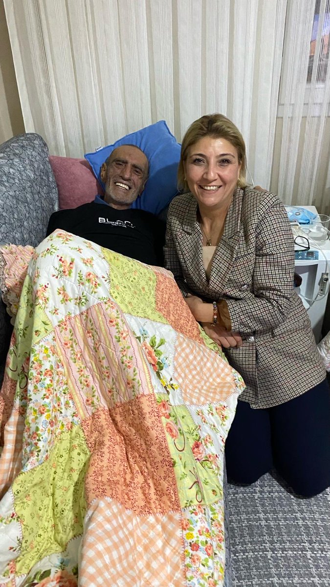 Değerli Kardeşim Nezaket Gülerin Kıymetli BabasınınGeçirmiş olduğu rahatsızlığından dolayı geçmiş olsun ziyaretinde bulundum.Rabbim şifa bekleyen tüm hastalarımıza şafi ismiyle şifa versin .