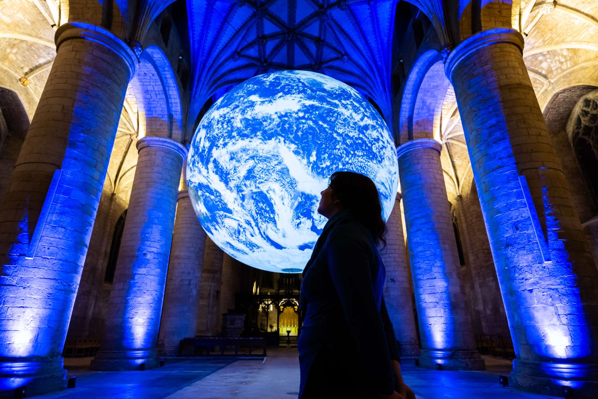 TewkesAbbey's tweet photo. Hundreds of people have been to see GAIA at Tewkesbury Abbey.
Come and view this marvellous exhibition by Luke Jerram.
Tickets for the evening sessions are available and can be bought here: https://t.co/TIbV1FwyiC
We look forward to seeing you. https://t.co/TvpObcin8K