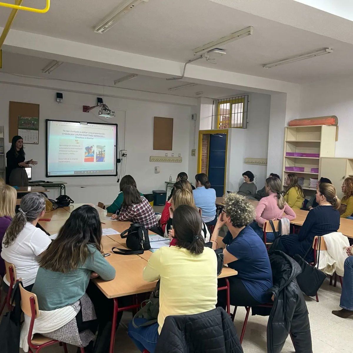 ceelasboqueras's tweet photo. Esta tarde ha tenido lugar la formación de docentes sobre el TEA dando visibilidad a nuestros Patios Dinámicos y el Taller de Yoga dentro del proyecto erasmus +💙 https://t.co/peuVB5T0xC