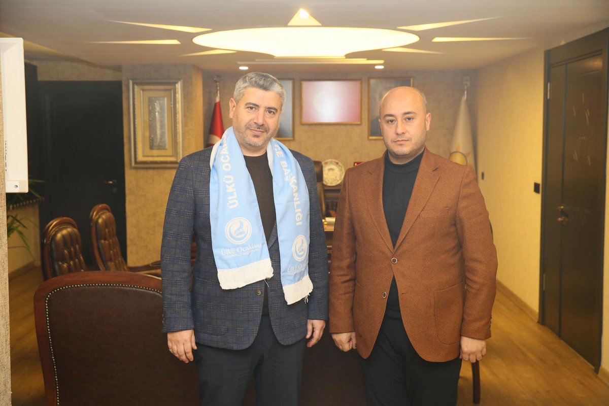 sincanulkuocak's tweet photo. Ülkü Ocakları Sincan İlçe Başkanımız Cengizhan Kara, Ak Parti İlçe Başkanı Avukat Mustafa Özcan’ı ziyaret etti. Misafirperverliğinden dolayı teşekkür ederiz.

@omersanli04 
@cengizhankara06 https://t.co/Cs6AX14x0q