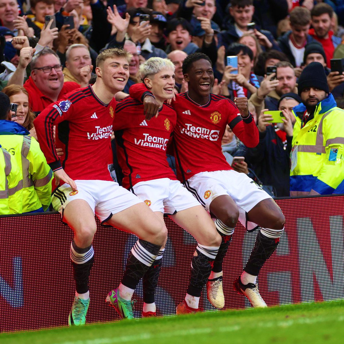 MrWhite93113042's tweet photo. @ManUtd What's up with #Amad16, https://t.co/1JyLy6B1xt
