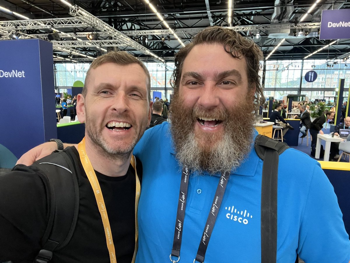 stephenpaynter's tweet image. I thought I was tall until I saw this photo of the man, the myth, the legend and overall gentleman @John_Capobianco 

I’ll stand on a box next time. Safe flight back boss.