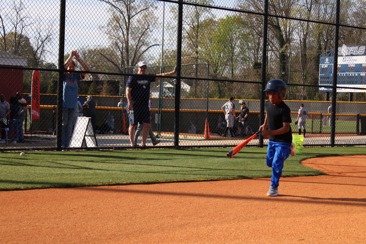 KnotholeNC's tweet photo. Register for a youth baseball Skills Clinic as part of the @Queens_Baseball Opening Day festivities. March 2nd at The Richard “Stick” Williams Dream Fields and Education Center. https://t.co/Hmco5Budyd #QueensBaseball #Knothole #OpeningDay https://t.co/ZuscdO7Htz