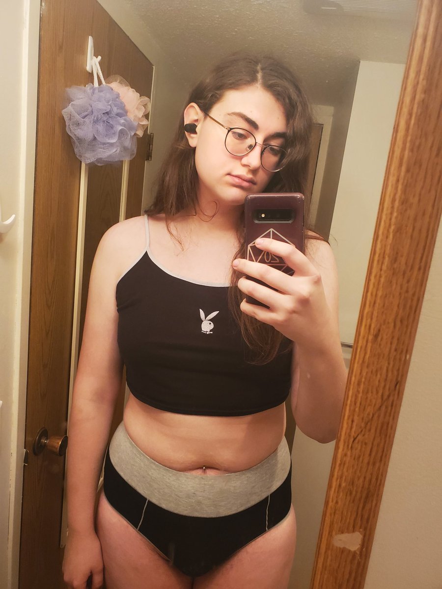 LocalCanadian22's tweet photo. Stayed up until 3am to barely complete a warthunder event and I'm still looking like a cutie 😚 even after being clapped by CAS qwq

#tgirl #trans #transwomen #transgirl #transfem #transfeminine  #transfemale #pretty #cute #hrt https://t.co/EBrij8B21T