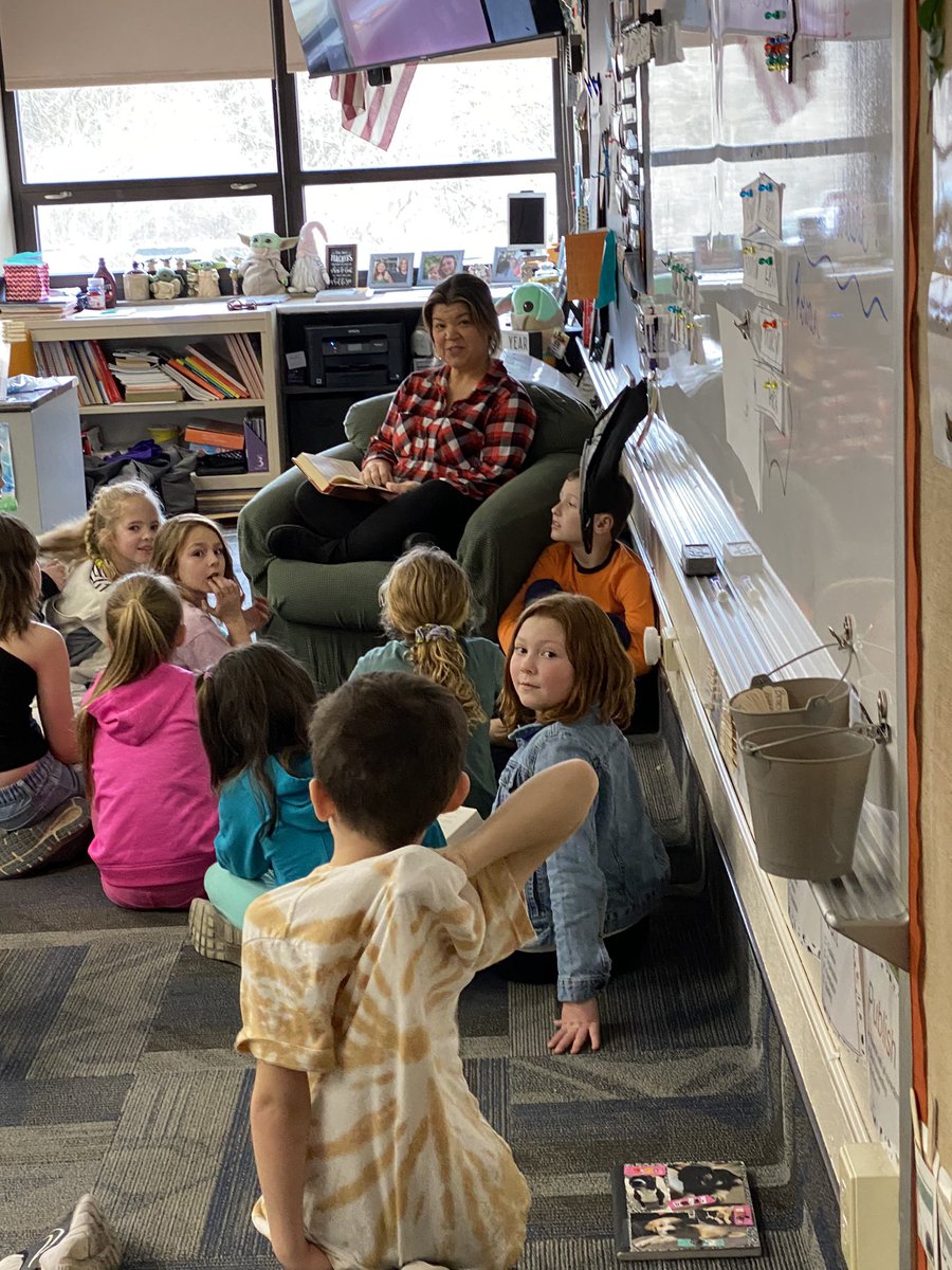What a great day of reading at Eden Elementary! <a href="/MrBowmanEES/">Mr. Bowman</a> #WorldReadAloudDay
