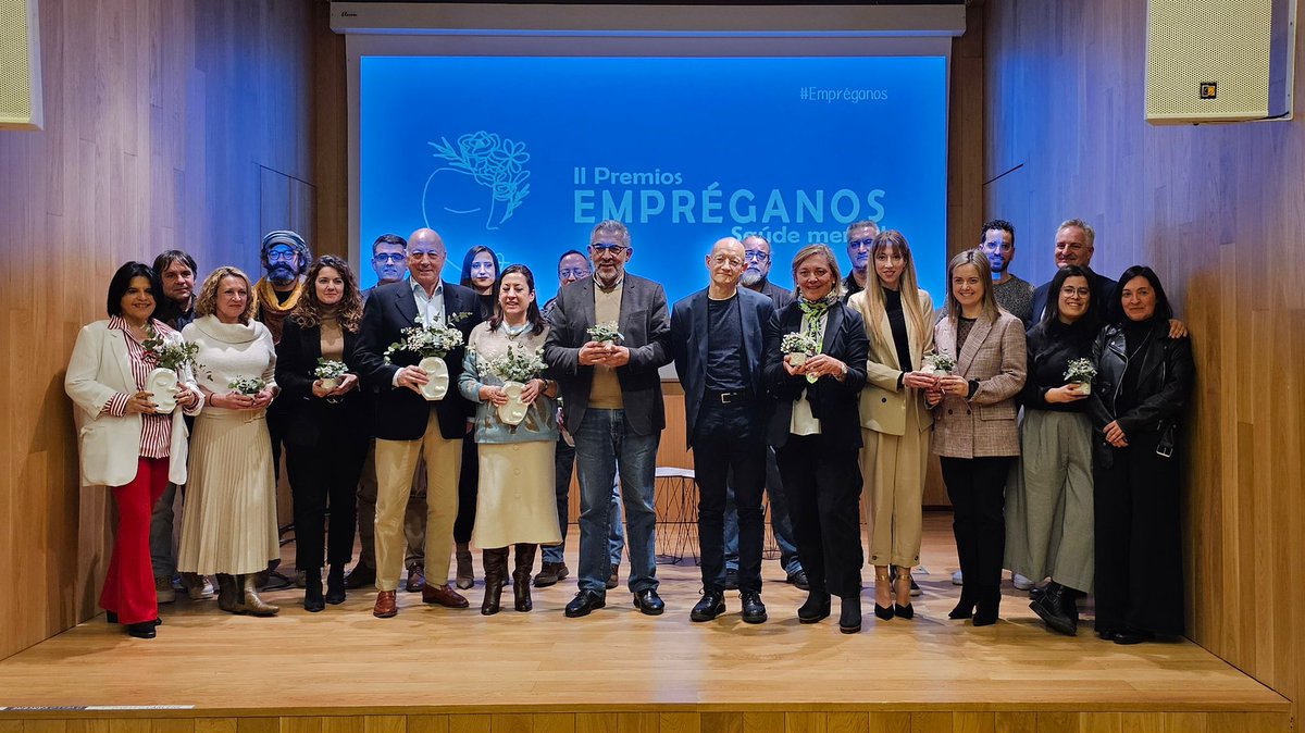 depulugo's tweet photo. 👥A @depulugo colabora con #FEAFES para a inserción laboral de persoas con problemas de saúde mental
🏅O Deputado Miguel Fernández participou hoxe na entrega de premios Empréganos
👉https://t.co/1gBD5GXHRR https://t.co/JnX14KtKdy
