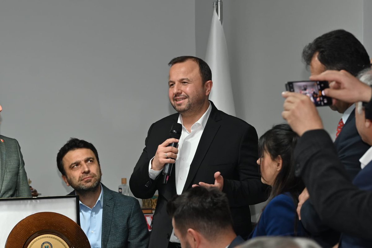 ethemtas's tweet photo. Antalya Korkuteliler Derneği Başkanı Adnan İmirgi ve Korkuteli’li Hemşehrilerimizle bir araya geldik. Antalya Büyükşehir Belediye Başkan adayımız Hakan Tütüncü ile Baba ocağımız olan Korkuteli ilçemiz üzerine hoş sohbet ettik. @HTutuncu @avmustafakose @alicetin_07 https://t.co/B7TaJgiOuN