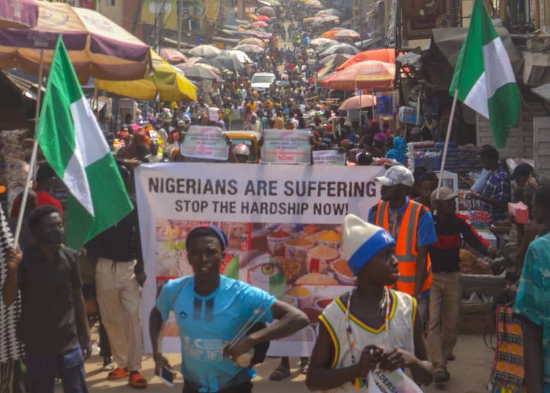 Seatrules's tweet photo. Nigerians are suffering - Fresh protest https://t.co/OtBwdds89E