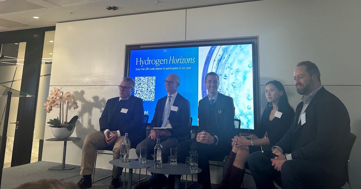 A great evening welcoming industry experts to our #HydrogenHorizons event! We explored what is required to scale-up the green hydrogen market, and debated its potential to become an internationally traded commodity by 2030. More info: lnkd.in/emWNF4fv #HydrogenHorizons
