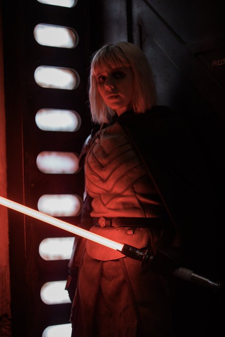 I did a Shin Hati shoot in Galaxy&rsquo;s Edge and I honestly can&rsquo;t wrap my head around how much I love the<a href="/tag/starwars"class="tags"><span>#starwars</span></a><a href="/tag/shinhati"class="tags"><span>#shinhati</span></a>