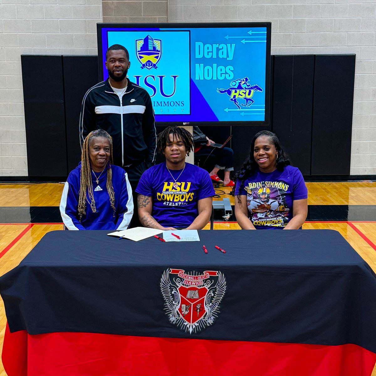 Congratulations to <a href="/1Deray28/">Taurus “Deray”Noles</a> for signing his national letter of intent this morning!