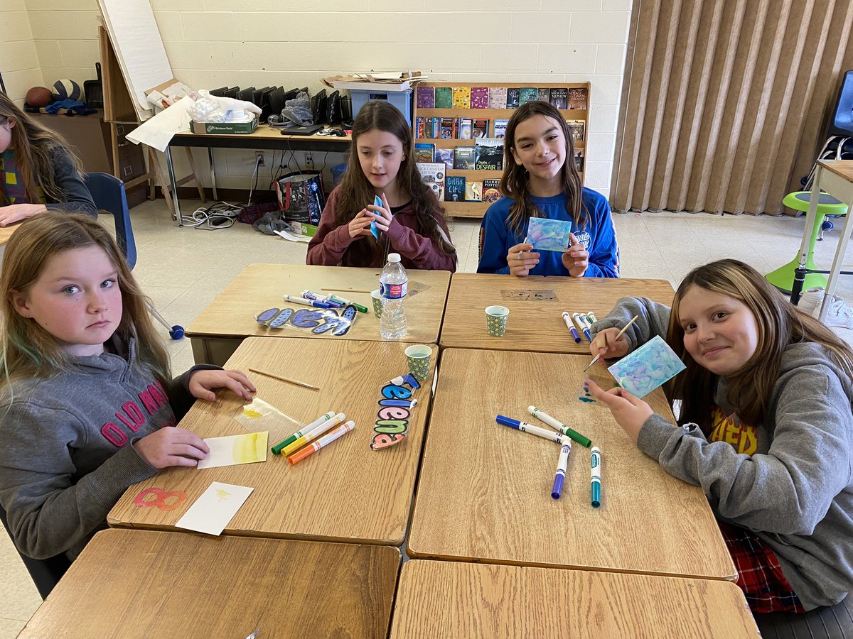 BrechinBobcats's tweet photo. Students from grade 3/4-8 are enjoying working on collaborative art. Stay tuned as it evolves over the next week. @SCDSBequity #BlackHistoryMonth2024 https://t.co/WG3a3LlFPk