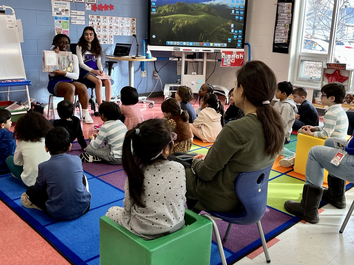 MeyerLib_SD735's tweet image. Happy #WorldReadAloudDay! Members of @MCLibrary_SD735&apos;s Social Justice Club came to Meyer and read aloud to all of our classrooms this morning. Thank you to the middle schoolers for making everyone&apos;s day- we love this tradition! @litworldsays
