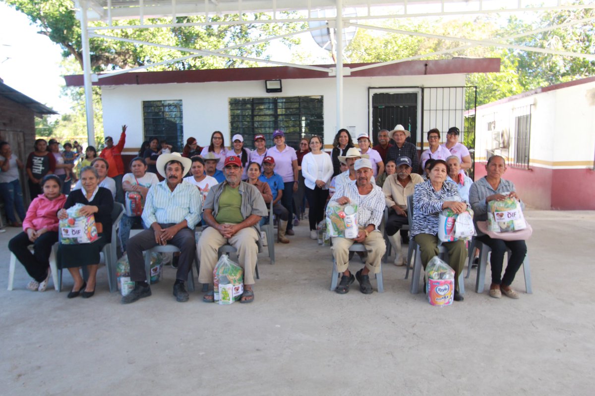 DifAltamira4T's tweet photo. Nuestros compromisos de corazón siguen reflejándose en cada rincón de Altamira, realizamos el recorrido por las comunidades del Río Tamesí para hacer la entrega de los apoyos alimenticios beneficiando los abuelitos .💜✨ https://t.co/FCAV4JCnH2