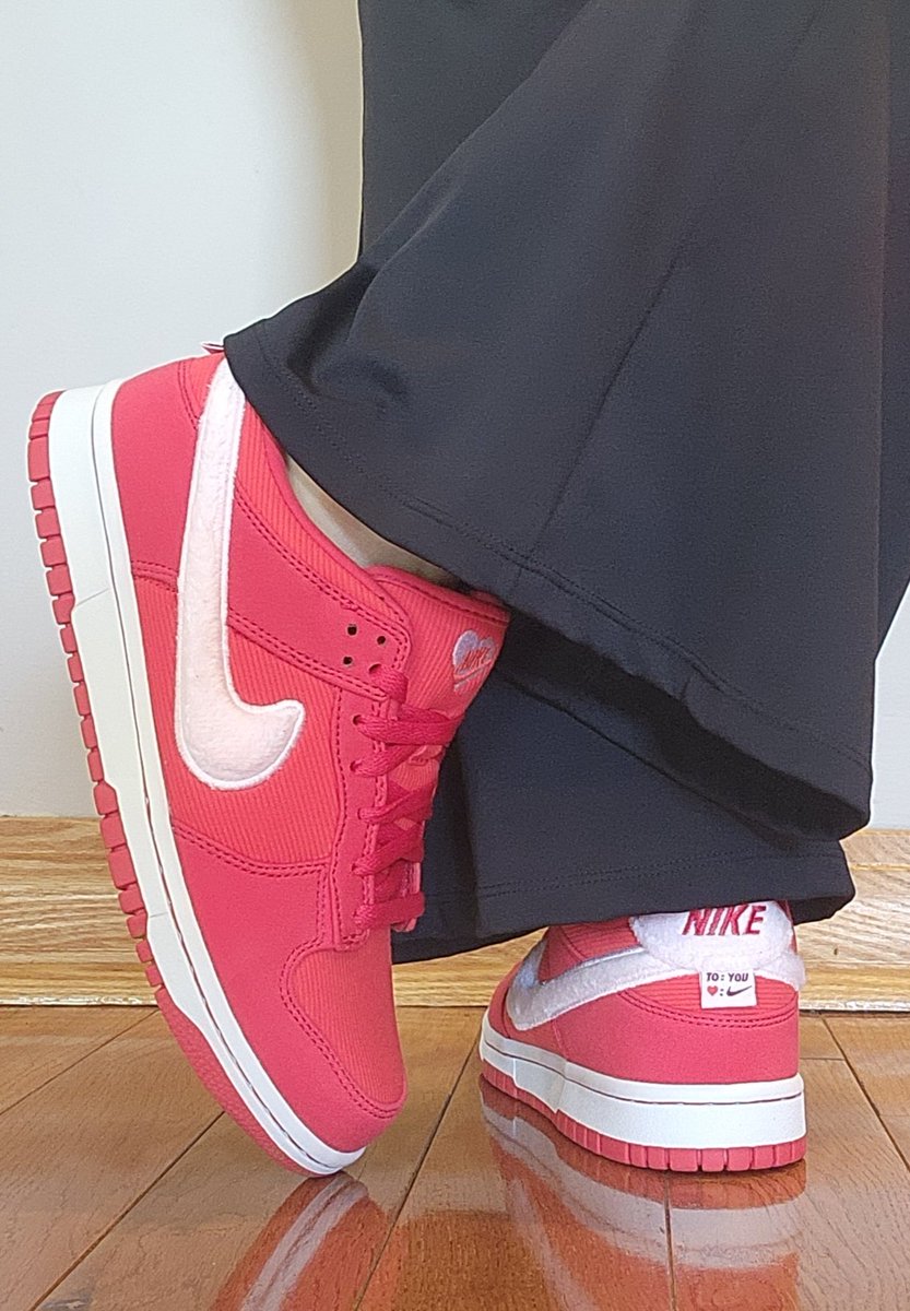 1 week until Valentine's Day! ♥️

#souths1dehype #yoursneakersaredope #wearyoursneakers #Nike #Dunk #kotd #jmillzchallenge #ValentinesDay #sneakers