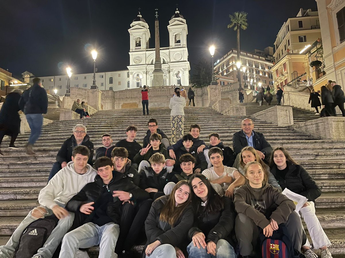thaubarcelona's tweet photo. #Stylos 2n dia del Treball de camp a Roma. Avui hem pujat a la Cúpula del Vaticà (551 graons!). Després hem visitat la Basílica de St Pere, la Pietat, Castell de Sant Angeli, Piazza Navona, Panteó d’Agripa, Santa Maria Sopra Minerva, Colonna aureliana. Aquesta nit, més! https://t.co/8pbyRP0MvX