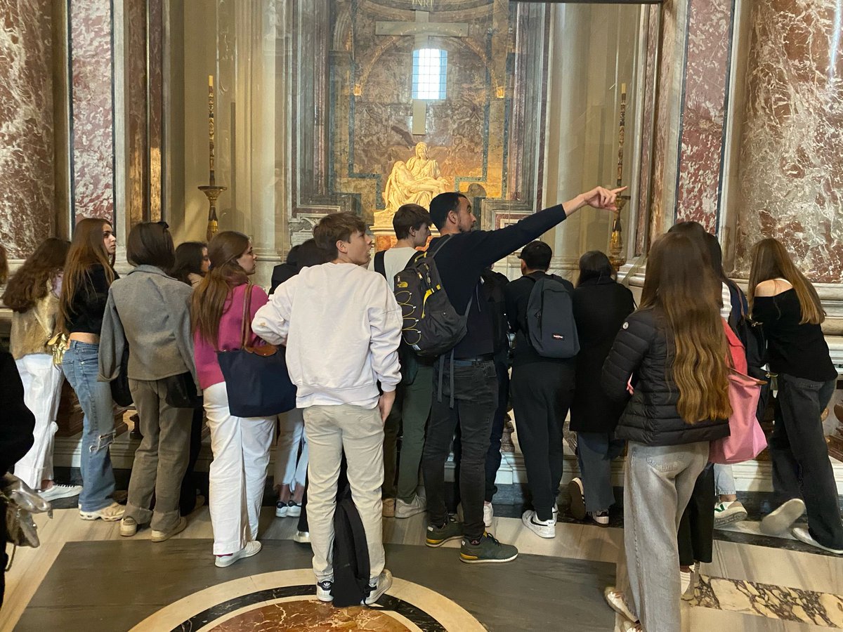 thaubarcelona's tweet photo. #Stylos 2n dia del Treball de camp a Roma. Avui hem pujat a la Cúpula del Vaticà (551 graons!). Després hem visitat la Basílica de St Pere, la Pietat, Castell de Sant Angeli, Piazza Navona, Panteó d’Agripa, Santa Maria Sopra Minerva, Colonna aureliana. Aquesta nit, més! https://t.co/8pbyRP0MvX