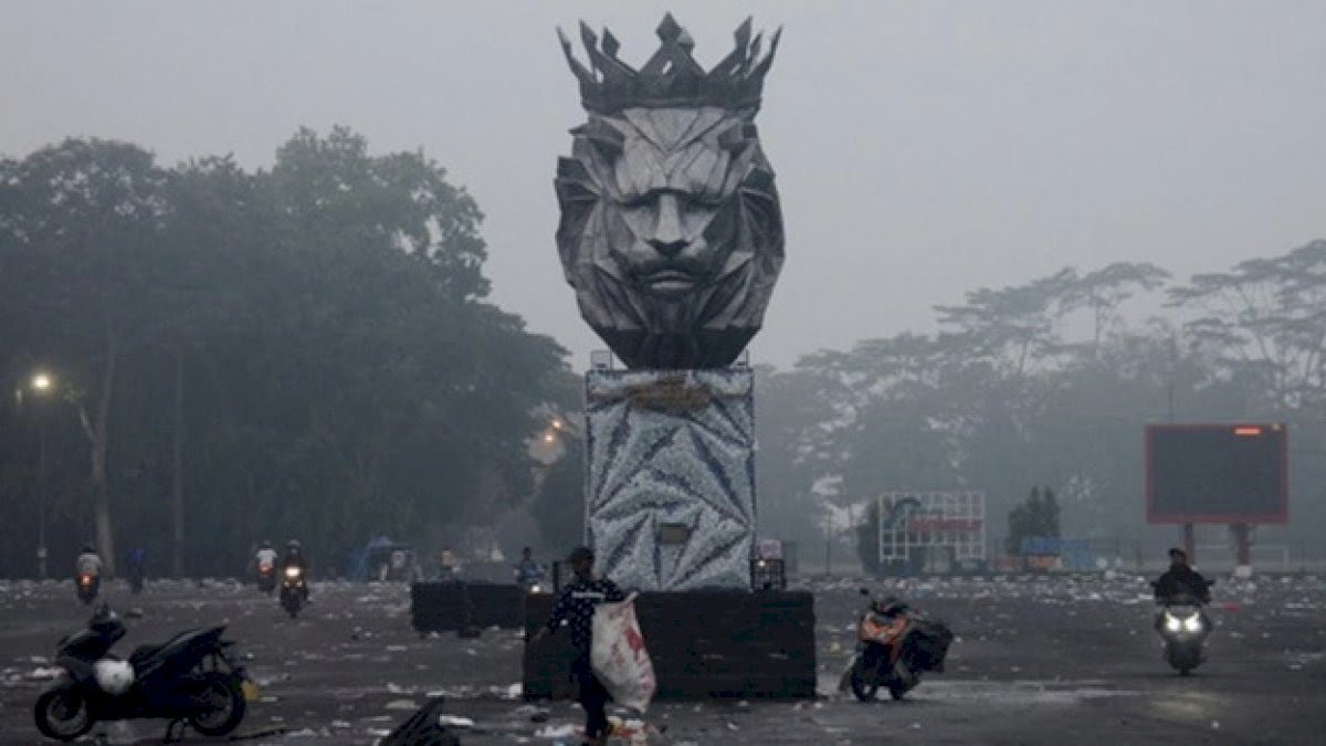 Sampurasun Pak @aniesbaswedan & Pak @ganjarpranowo 

Saya rakyat biasa yg sangat cinta Sepakbola Indonesia. Ijin bertanya;

Bagaimana stand point bapak mengenai pengusutan #TragediKanjuruhan? Apakah sudah cukup? Atau perlu ditinjau ulang?

Mohon dijawab lebih jelas. Haturnuhun~