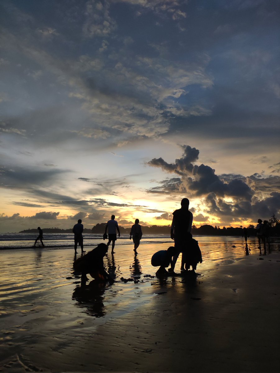 sanchadaniel's tweet photo. Atardeceres en Sri Lanka https://t.co/kmEytW3iVi