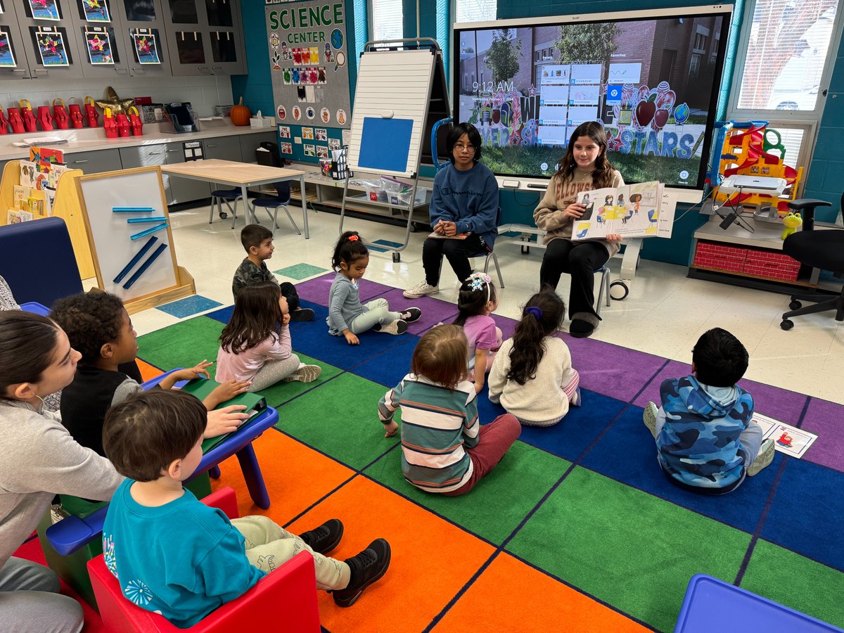 MeyerLib_SD735's tweet image. Happy #WorldReadAloudDay! Members of @MCLibrary_SD735&apos;s Social Justice Club came to Meyer and read aloud to all of our classrooms this morning. Thank you to the middle schoolers for making everyone&apos;s day- we love this tradition! @litworldsays