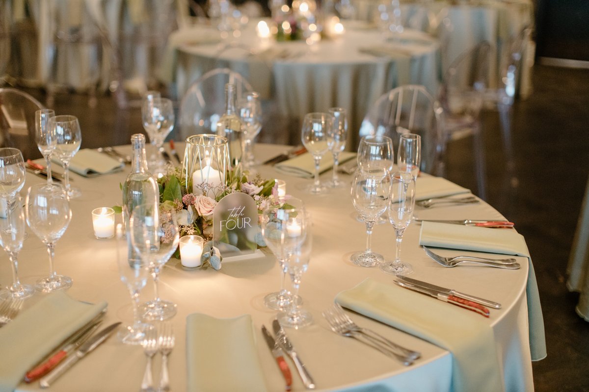LMStudioChi's tweet photo. Blush florals &amp; sage accents are such a stunning combination in LM Studio 🌸🌿✨

📸 Cassie Anna Photography

#lmstudiochi #chicagoeventvenue #weddinginspo #weddingdesign #ChicagoWeddings #weddingflowers https://t.co/2VSL33d2D4