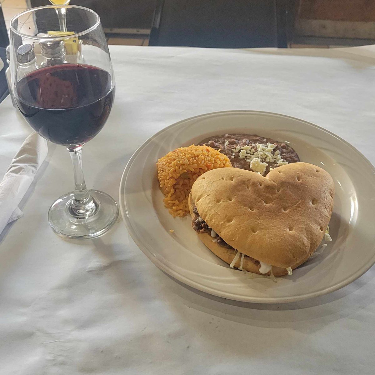 Ricanos_'s tweet photo. Love Is in the air❤️ Show someone how much you love them by getting them a limited time heart shaped torta, they'll love the food And you! #Mexicanfood #AmericanFood #Torta #its5oclocksomewhere #ricanos https://t.co/msuJPHp5jN
