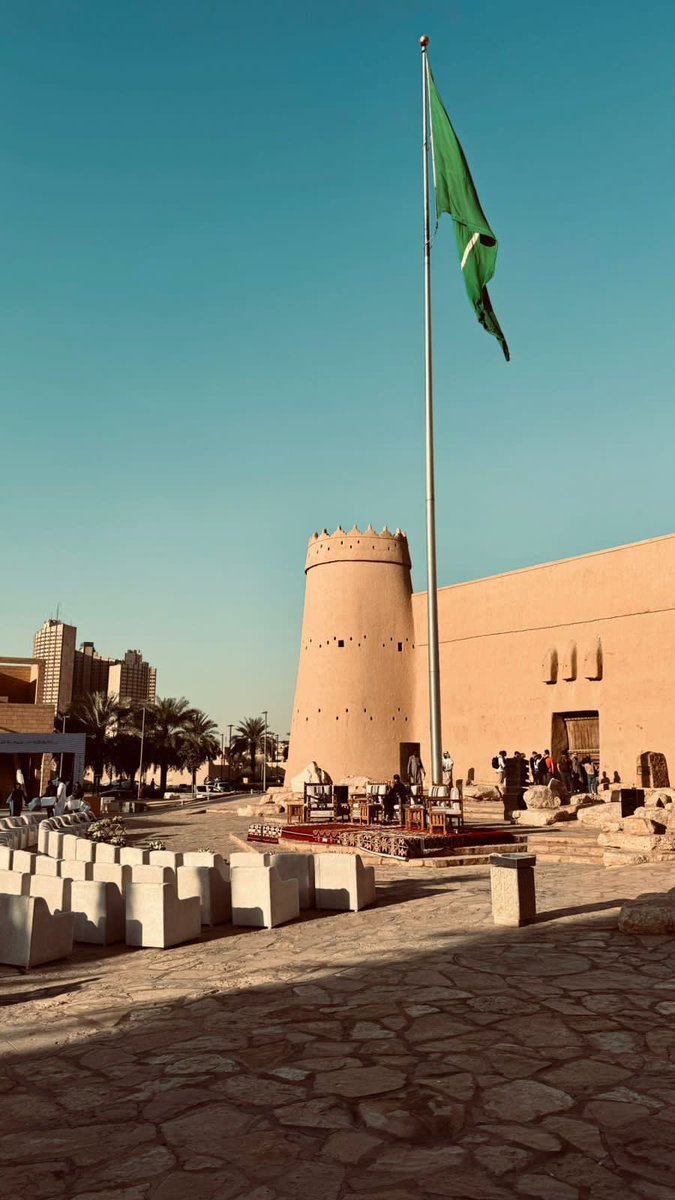 Aalshaalan43's tweet photo. "الملك لله ثم لعبد العزيز"
في نفس المكان الذي ارتفع فيه هالنداء، كان لي شرف المشاركة في تنفيذ مشروع ديوانية الرياض برعاية سمو أمين المنطقة، تجربة  استثنائية في مكان استثنائي.
وهذي لمحة عن ما أنجز في هاليوم.. https://t.co/wNF3RScXVB