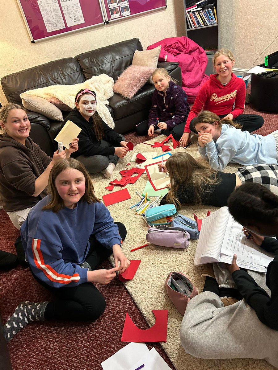 It’s a chilled night in house… a pamper / creative sort of night. I think hot chocolate is on the list too. A perfect Wednesday evening. #FelstedFamily #FelstedFun <a href="/HeadFelsted/">FelstedHead</a> <a href="/HeadFelstedPrep/">Felsted Prep Head</a>