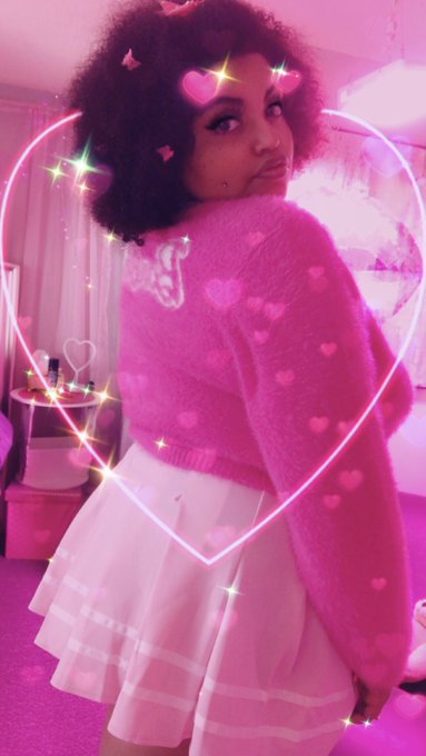 Give yourself a treat this Valentine&rsquo;s Day!&hellip; I&rsquo;m available to host as well as travel! &hearts;️  🎀 https://t<a href="/tag/maine"class="tags"><span>#maine</span></a><a href="/tag/datemaine"class="tags"><span>#datemaine</span></a>