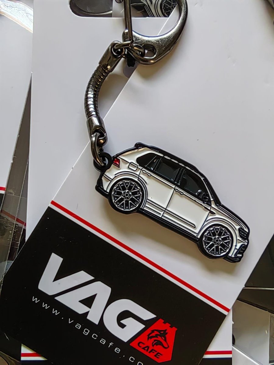 JorgeFeio72's tweet photo. This guy does amazing keychain collaborations.
Need something special for your customers this is it. Not cheap plastic or rubber keychains, these are Die-cast with Enamel paint !! Quality stuff. 
PM me if you intrested, free mock ups done. 😉 https://t.co/AARpgKwMue