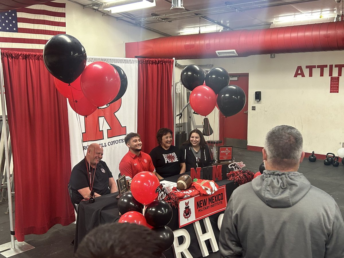 Noah Lynn (@n0ahlynn17) on Twitter photo Happy Signing Day! Congrats to my dawgs! <a href="/PeytonKennard/">Peyton Kennard</a> <a href="/BryceSanchez_/">Bryce Sanchez</a> and Reeco Lujan
<a href="/CoyotesRising/">Coyote Football</a> Happy Signing Day! Congrats to my dawgs! <a href="/PeytonKennard/">Peyton Kennard</a> <a href="/BryceSanchez_/">Bryce Sanchez</a> and Reeco Lujan
<a href="/CoyotesRising/">Coyote Football</a>