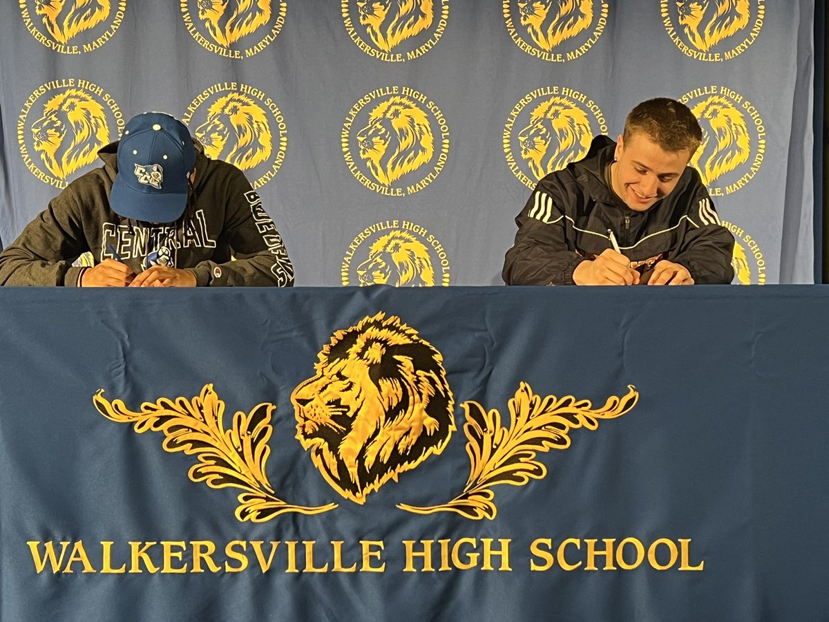 CoachThompson33's tweet photo. Congrats to @Jadensasu and @TristanoMenconi for signing today!!! https://t.co/zjavzltljz