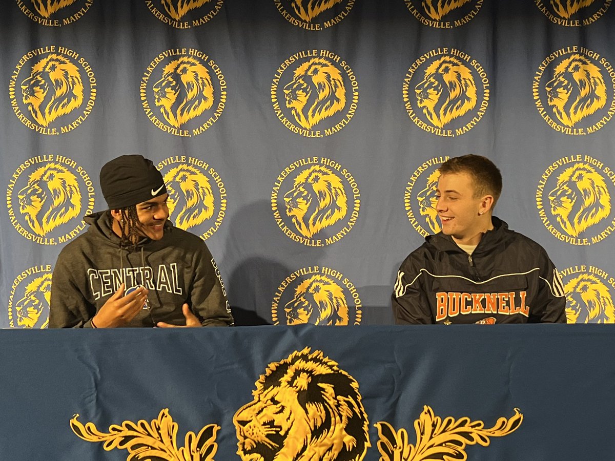 CoachThompson33's tweet photo. Congrats to @Jadensasu and @TristanoMenconi for signing today!!! https://t.co/zjavzltljz