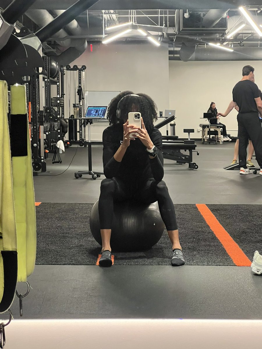 fit : <a href="/on_running/">On</a> 
gym : Monarch
szn : loading
vibes : immaculate