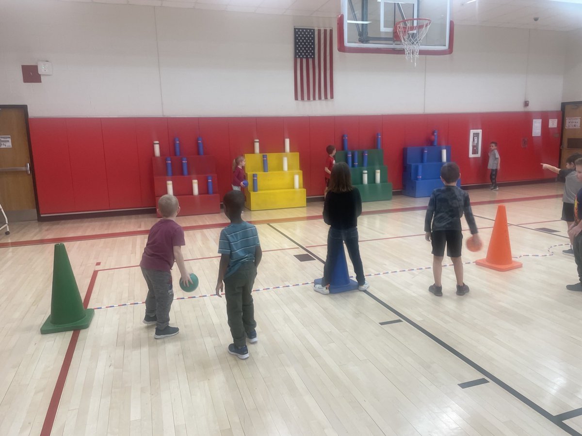 1st Graders are testing their underhand tossing in our target toss challenge today in PE class. Great job stepping with opposition!!! ⁦⁦@GoodridgeElem⁩