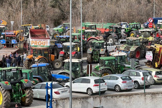Infermeres de Catalunya (@catinfermeres) on Twitter photo La bona salut de la pagesia es esencial, si no cuidem a qui ens alimenta no tenim futur.
La pagesia diu prou! I les infermeres els donem tot el nostre suport.
Sense pagesia no hi ha economia !
Foto: <a href="/diariRegio7/">Regió7.cat</a> La bona salut de la pagesia es esencial, si no cuidem a qui ens alimenta no tenim futur.
La pagesia diu prou! I les infermeres els donem tot el nostre suport.
Sense pagesia no hi ha economia !
Foto: <a href="/diariRegio7/">Regió7.cat</a>