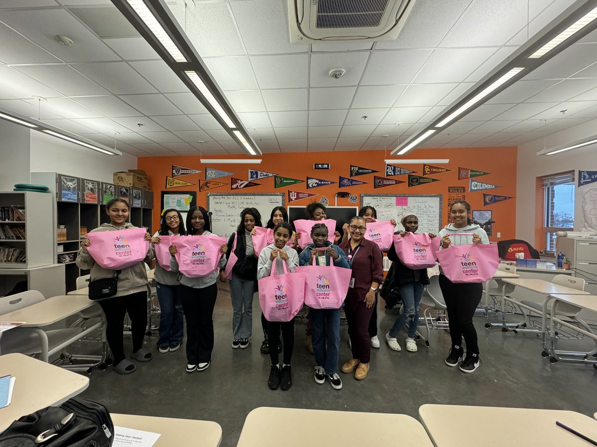 deerob55's tweet photo. JH AVID Scholars enjoyed an engaging presentation with ALexandriaHD's Teen Wellness Center.
Oppurtunity Knowledge @AVID4College @CCNAlexandria @JeffHoustonPK8 https://t.co/kqcVsFeHSs