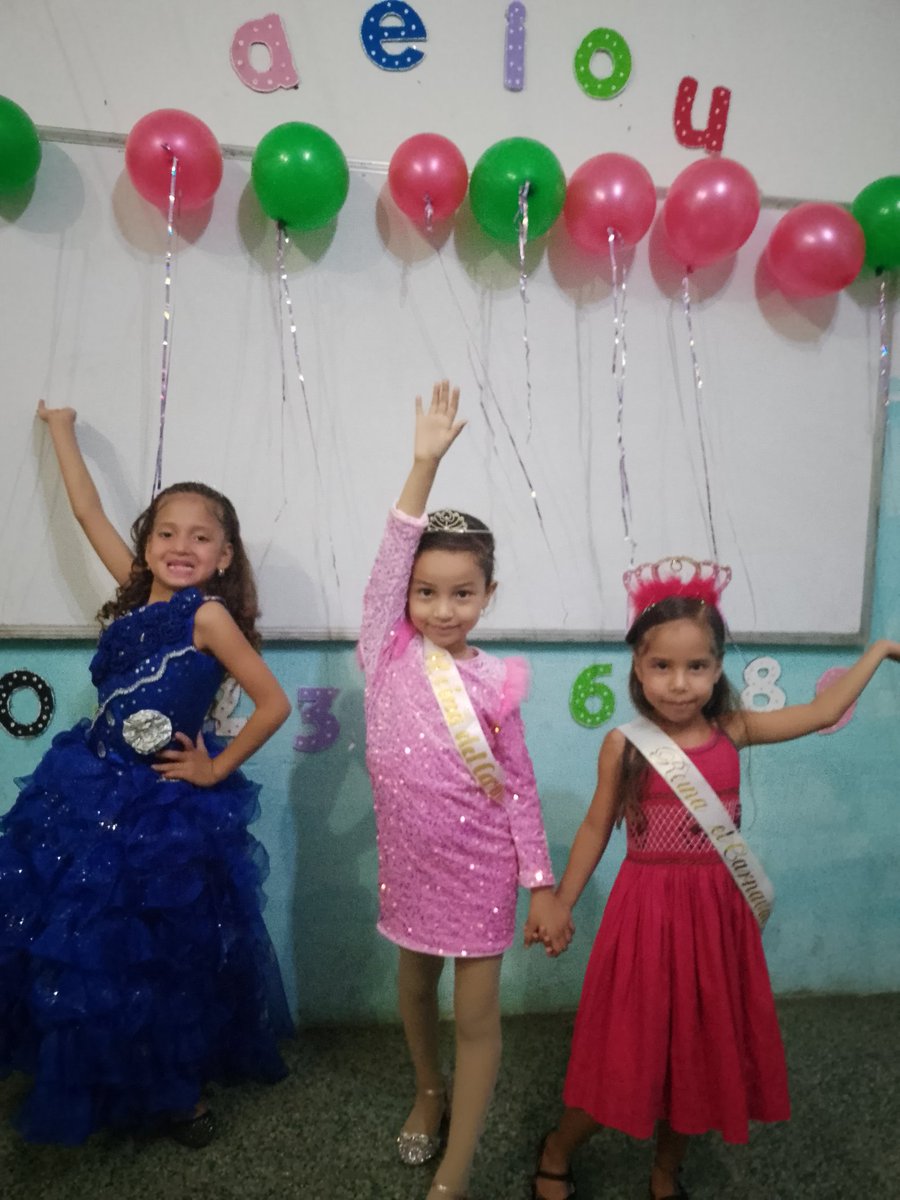 CebitSantaMaria's tweet photo. Elección y coronación de la reina de 1° grado sección "D" .. Acompañamiento de FUNDABIT como Jurado de dicha actividad tan emotiva y creativa 😍☺️ https://t.co/6mnGiMlbHV