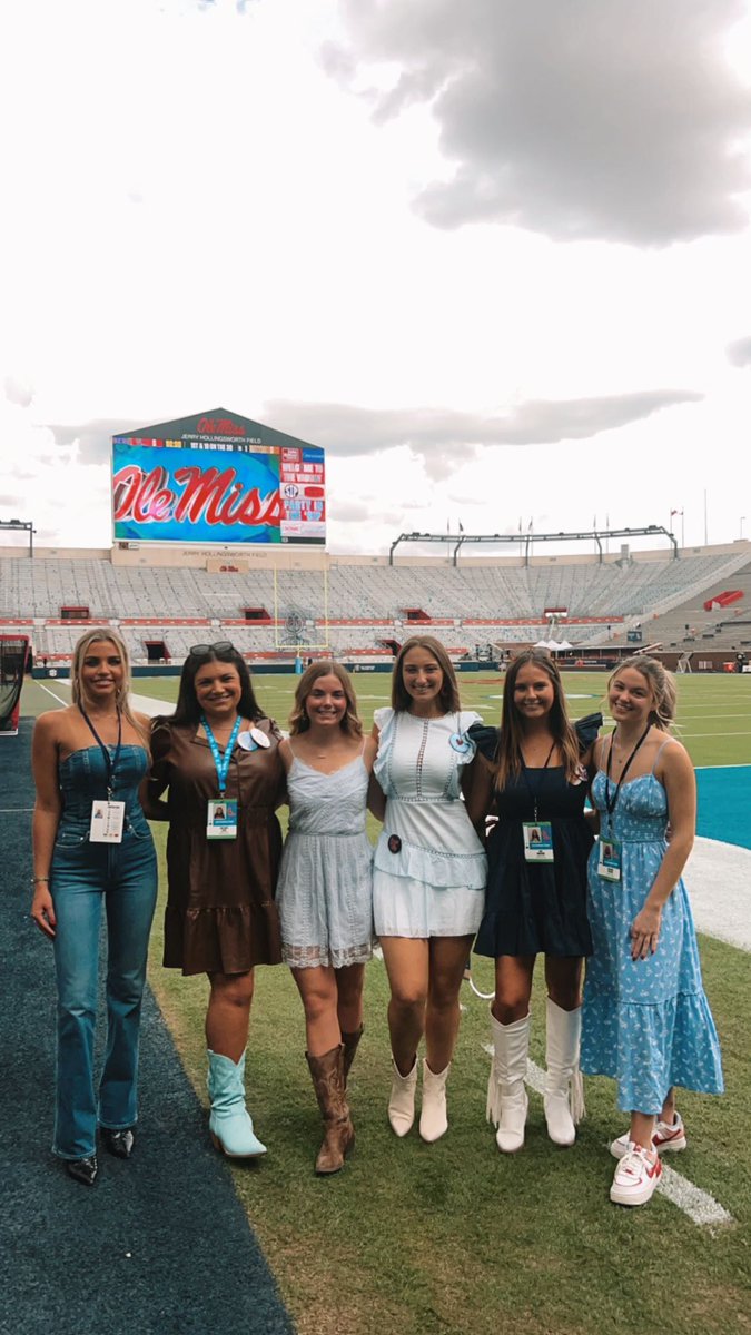mmccourt5's tweet photo. Happy National Girls and Women in Sport day!🏈❤️@mack_morris6 @AddiGoodson @lynzgoodwin @madisoncurl @JaneDavisSlade2 https://t.co/xNgIW8FgZT