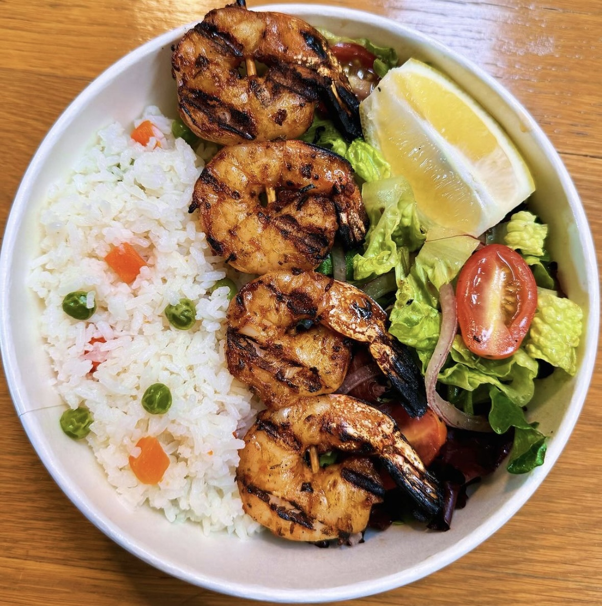 We are drooling over this bowl from @lavidafishandchips - I mean, look at those grill marks! 🤤 ⁠
⁠
La Vida is one of the NEWEST local eateries at Public Market. Have you stopped by yet?!