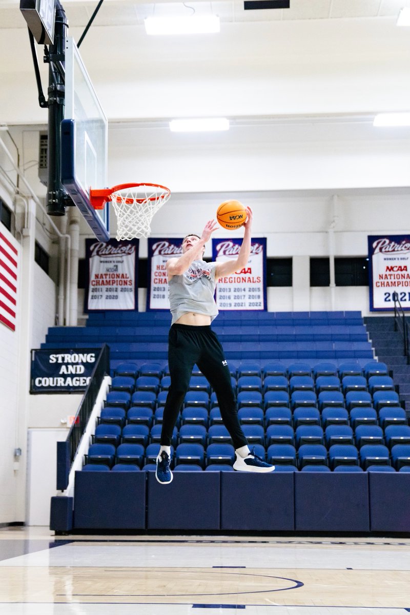 DBUBasketball's tweet photo. Putting the work in at the home gym🏡 https://t.co/mFlQIfR7qo
