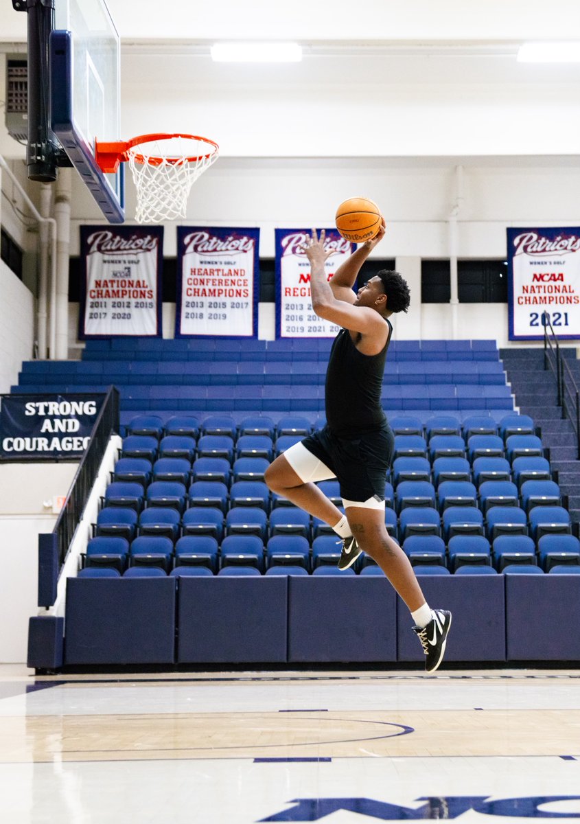 DBUBasketball's tweet photo. Putting the work in at the home gym🏡 https://t.co/mFlQIfR7qo